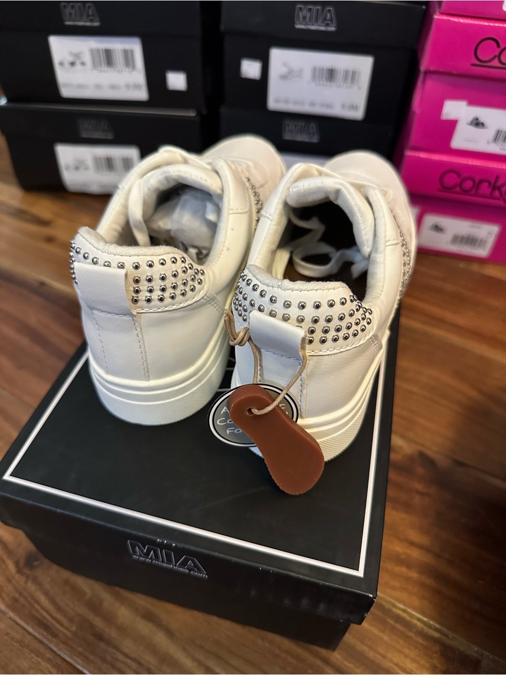 MIA Women’s White Rhinestone Accent Casual Sneakers- New In Box - Picture 3 of 4